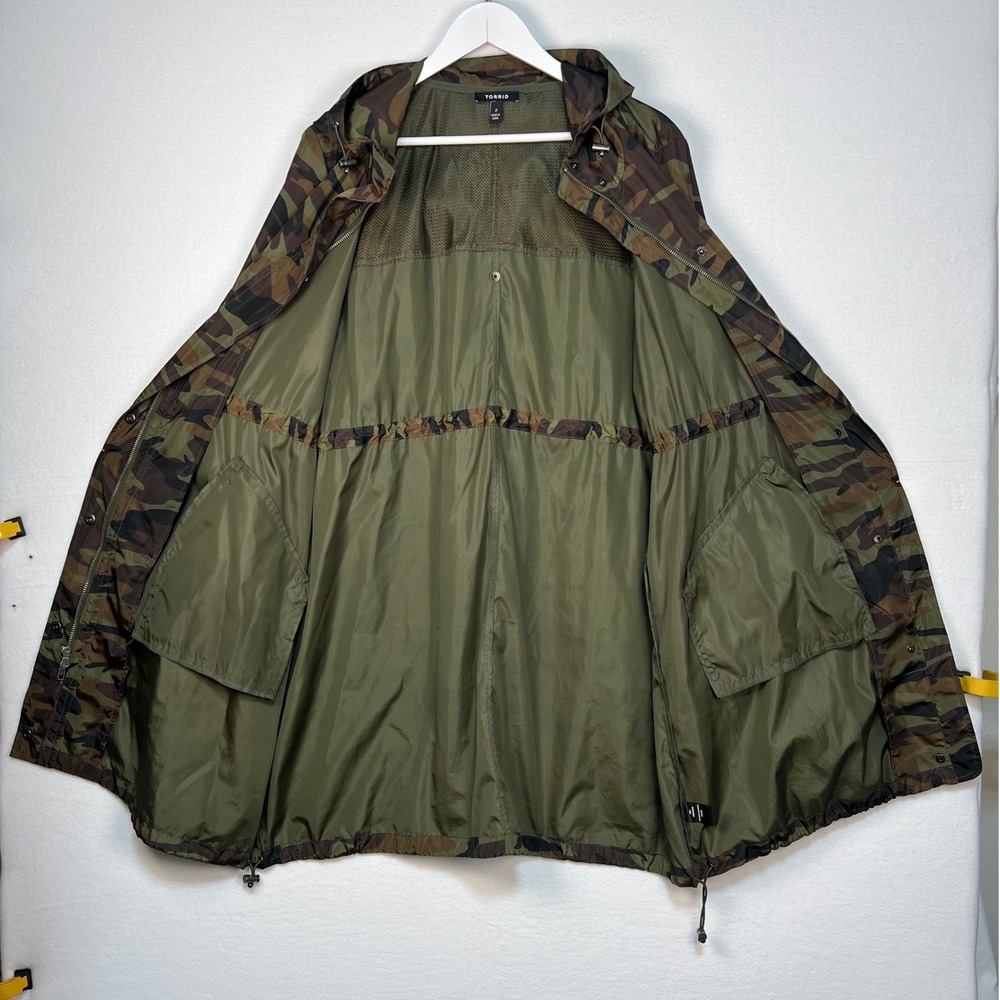 Torrid Camo Windbreaker Jacket Women 2 Plus Size Hooded Full Zip Utility Anorak - Picture 4 of 15